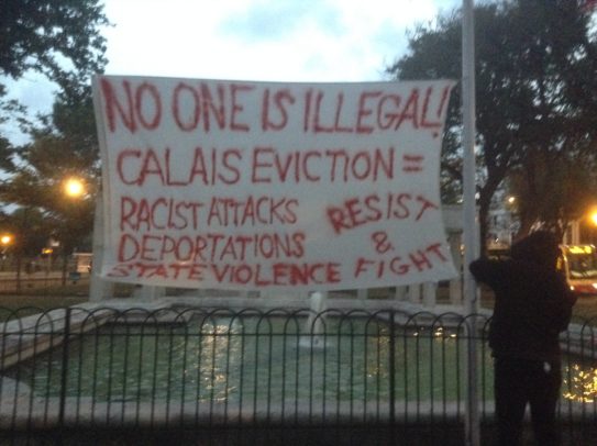 Ninguém é ilegal Despejos de Calais = Ataques racistas Deportações Violência de estado RESISTE& LUTA